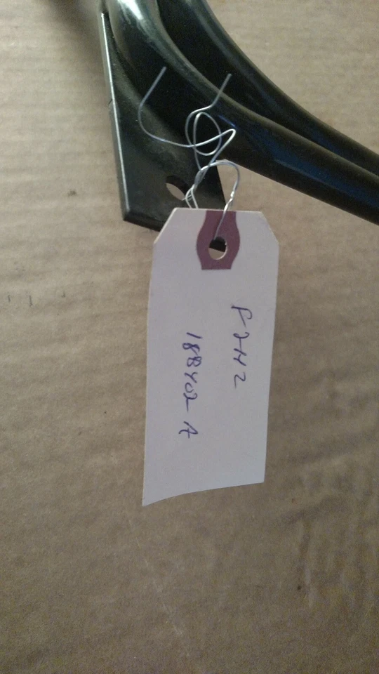 Tubo de agua caliente Ford Sterling Freightliner F2HZ18B402A Foto 2 de 4