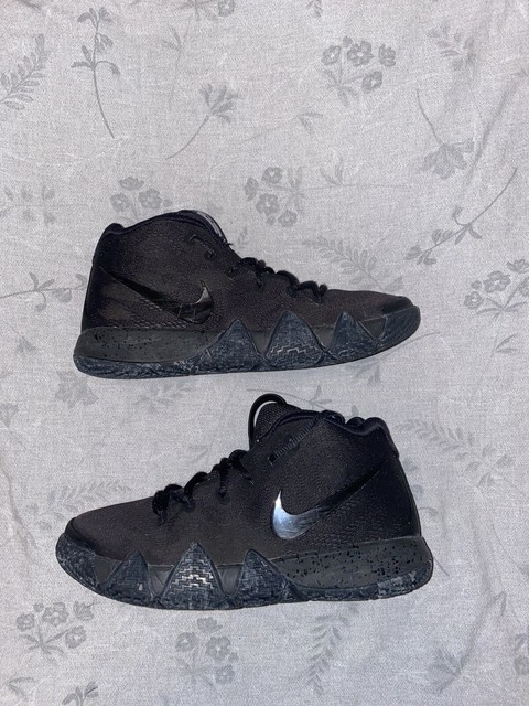 kyrie sneakers youth