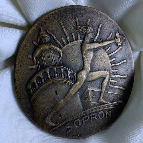 Cámara fotográfica Art Deco 1934 antigua hombre desnudo torre de fuego arte medalla de bronce Hungría - Imagen 20 de 20