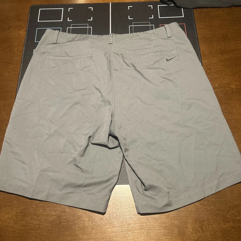 Pantalones Cortos de Golf Nike - Para Hombre - 38 - Gris Y Negro - Excelente Estado Foto 3 de 4