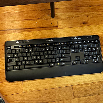 Logitech K520 Wireless Illuminated Multimedia Keyboard Black (Missing 2 keys)