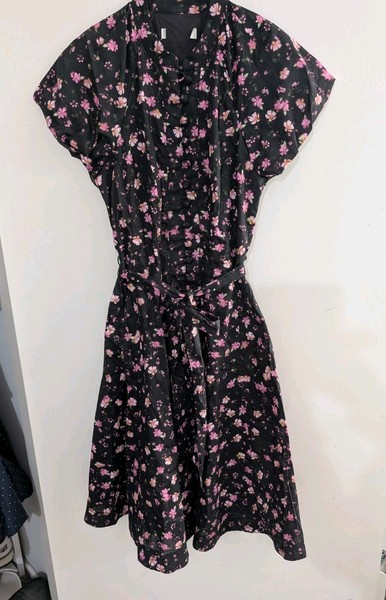 Review Size 6 Black Blossom Mini Dress 