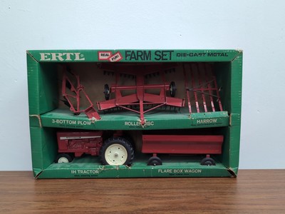 1/16 Ertl Toy International Farm Set Tractor Plow Disk Wagon Green Box 