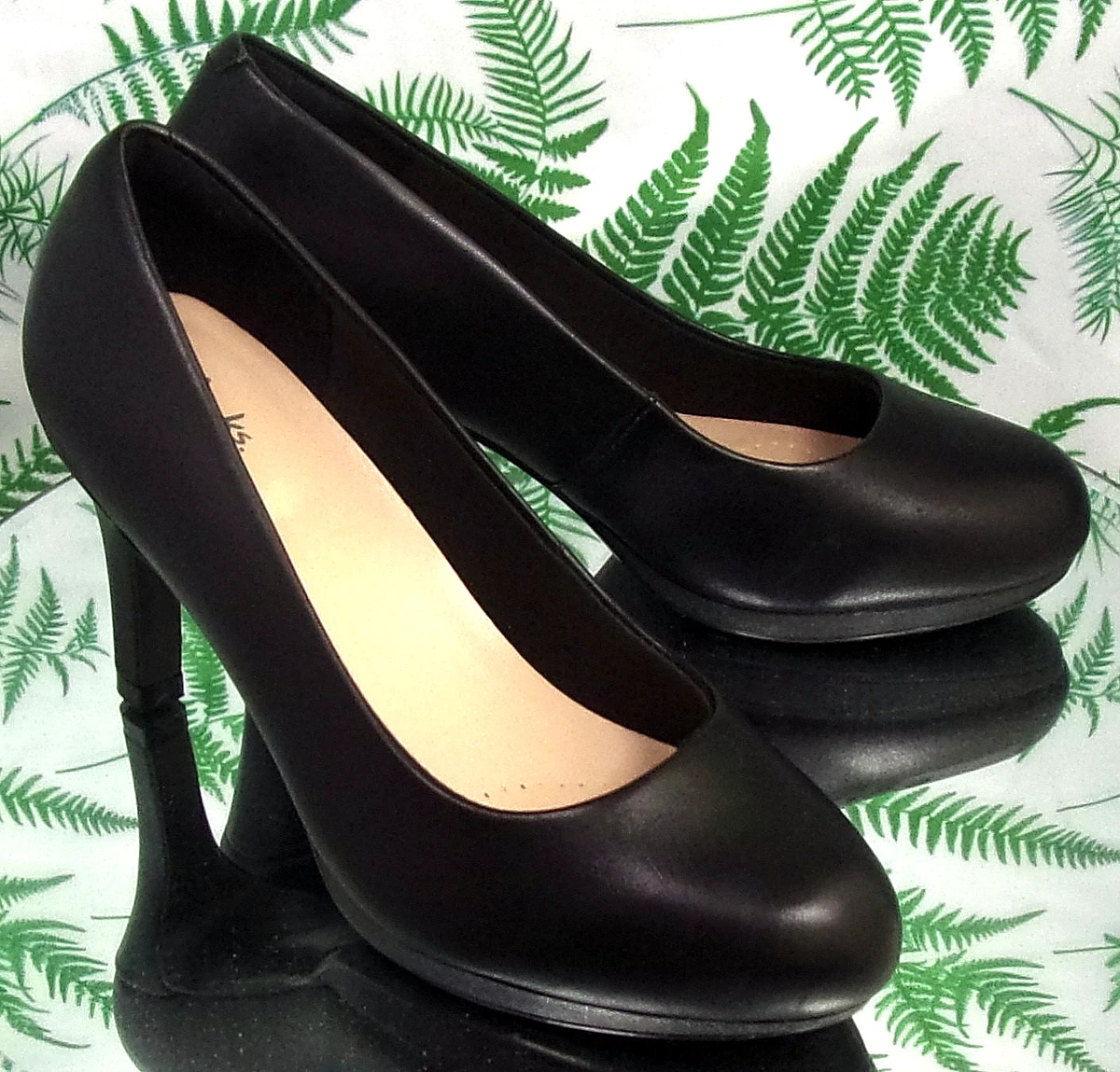 Clarks Pump High (3-3.9 in) Heel Height Leather Upper Heels  display picture 1