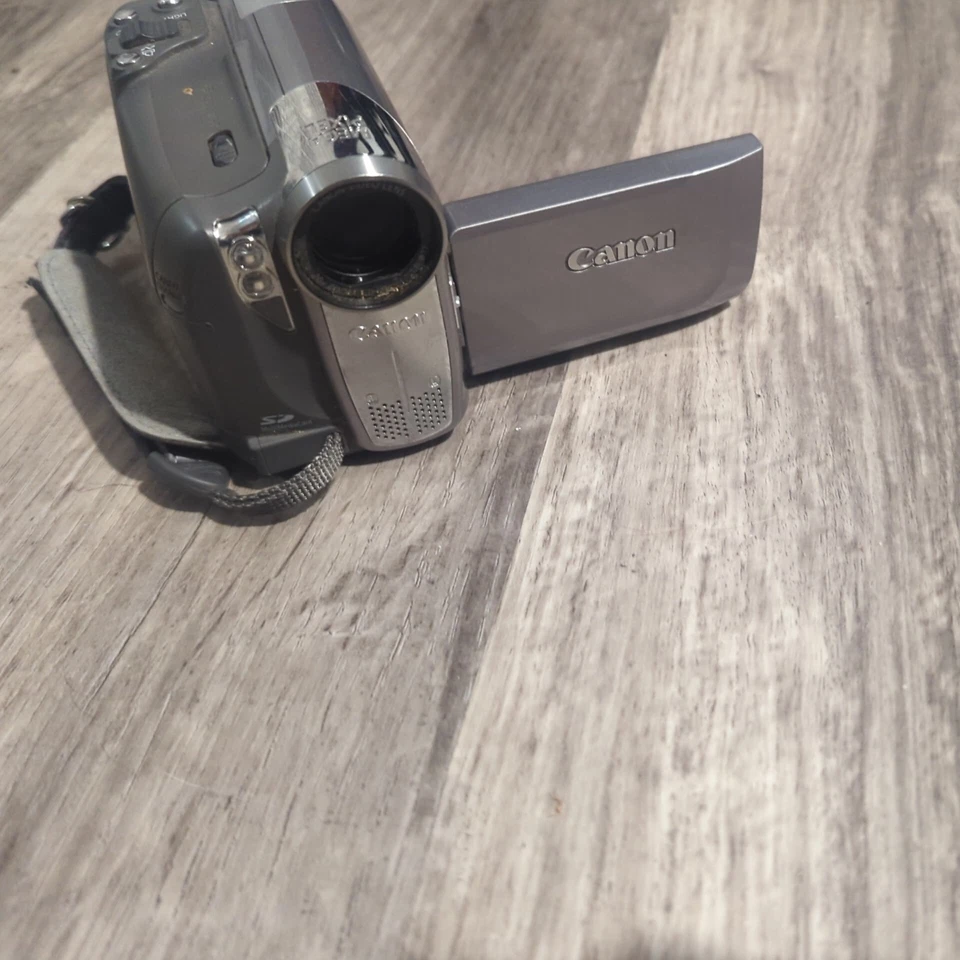 Canon ELURA100 A Video Camera Camcorder Only - NO Charger mini Handheld - Image 3 of 4