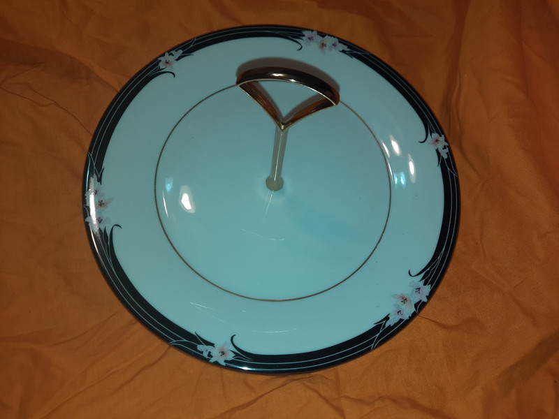 Royal Doulton Enchantment Round Serving Plate with Gold Handle ~~ R699