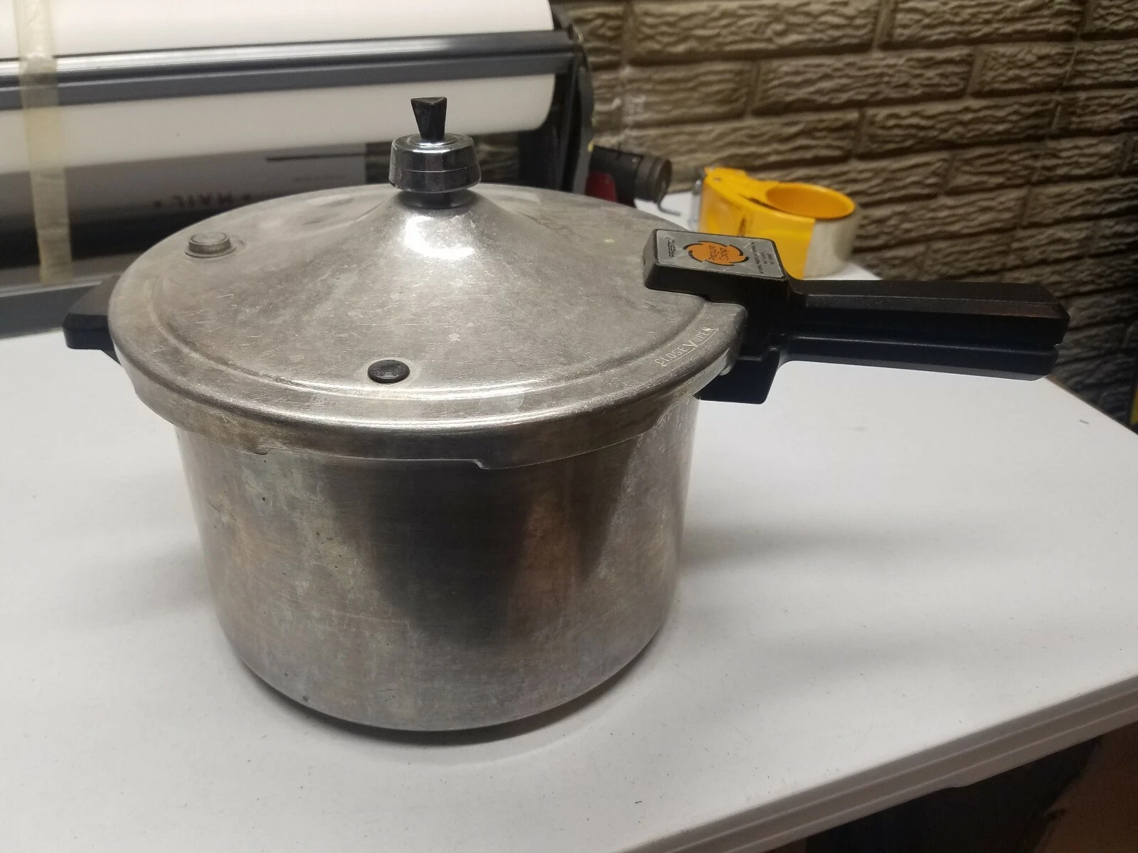 Vintage Aluminum PRESTO PRESSURE COOKER MODEL 1250004 6 QUART