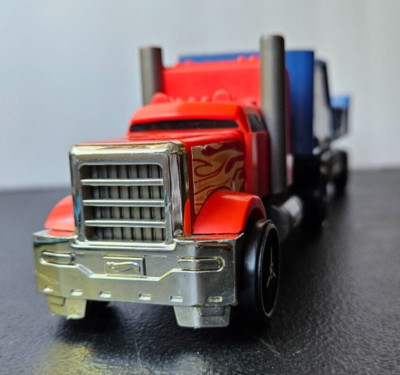 HOT WHEELS TRANSPORT. CRASH UP. 2011 MATTEL TOYS