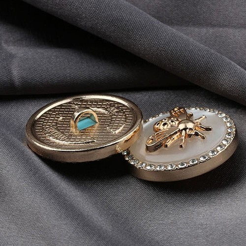 18MM-25MM Three-dimensional Little Bee Buttons Cardigan Sweater - Picture 7 of 17