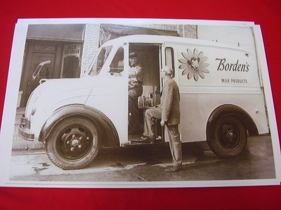 1950 'S 1960 'S DIVCO MILK TRUCK  BORDENS   BIG  11 X 17  PHOTO  PICTURE