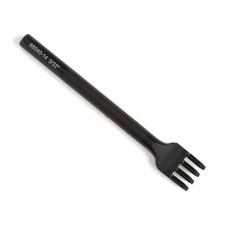 Griffe à frapper pour laçage cuir - 4 Points en diagonale 2,4mm - Entraxe de 4,7
