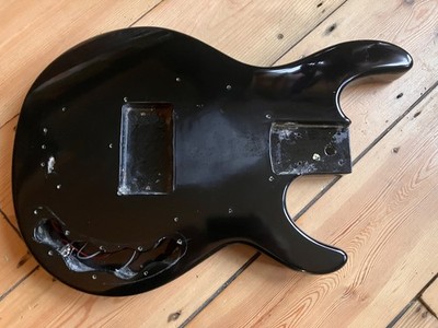 Vintage V96 Bassgitarrenkörper MusicMan