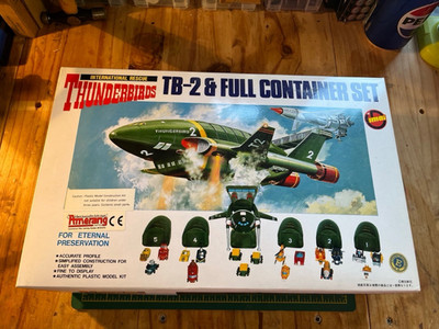 Thunderbirds Thunderbird 2 und Full Container Set Amerang Modellbausatz