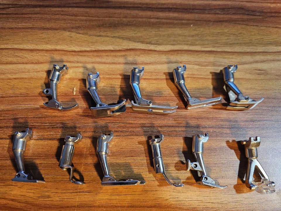 Lote de pies prensatelas estilo antiguo Bernina 730 Record vintage Foto 2 de 4