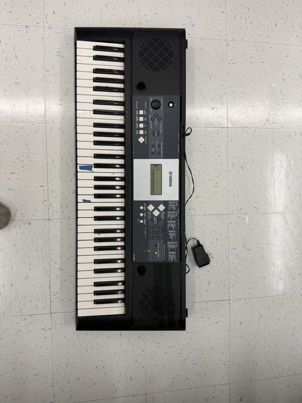 Yamaha YPT-230 61-Key Full Size Electronic Keyboard Black Built-In Speaker AC