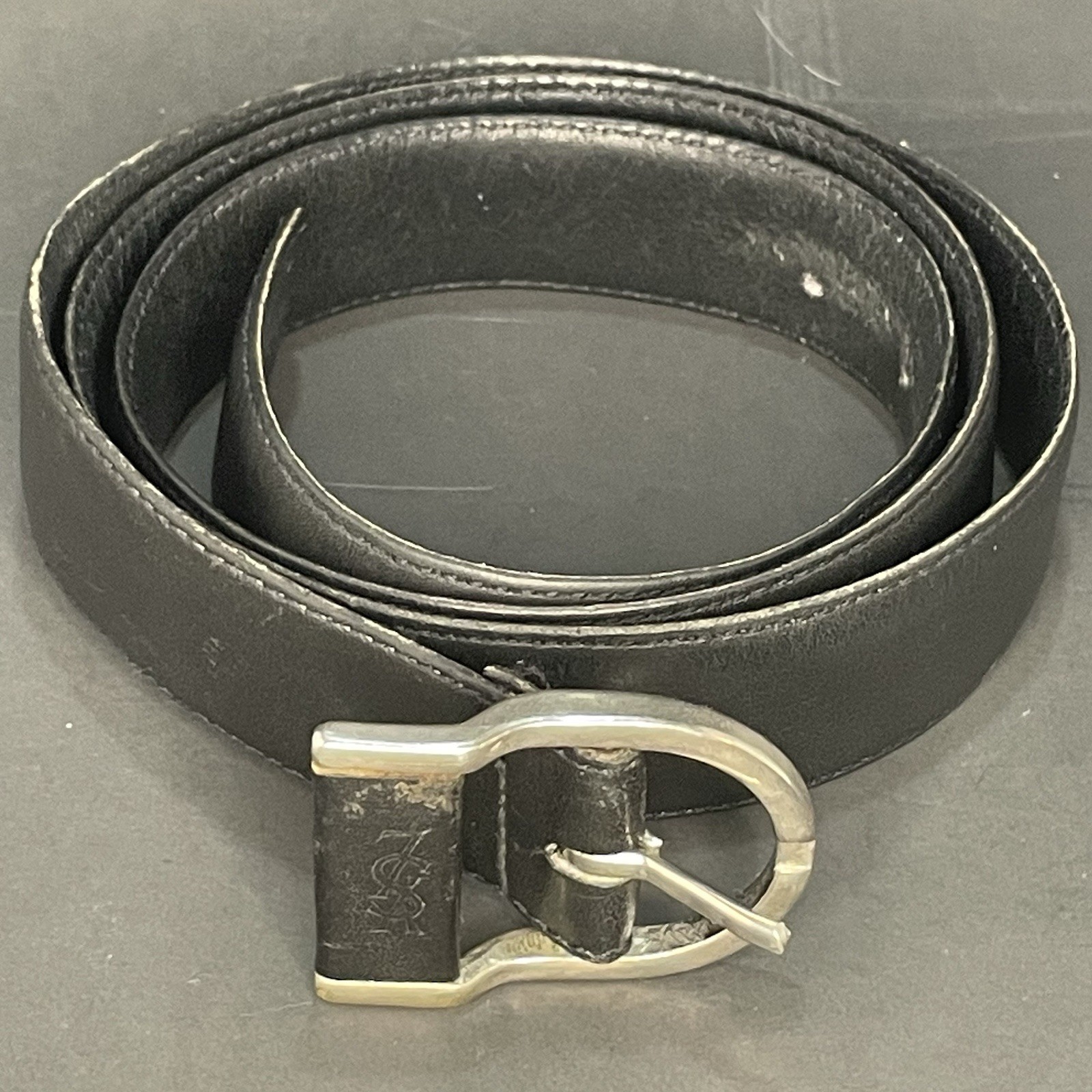 Cintura uomo YSL pelle nera fibbia argento Yves Saint Laurent logo timbrato 1 in