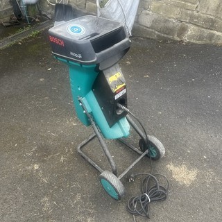 Wood chipper shredder