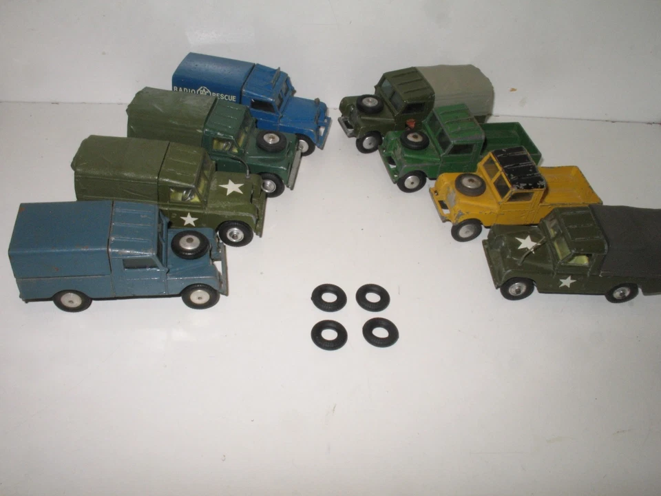 C32 CORGI, X 4 Lightly Grooved Tires Land Rover 1St Type... 16.5 / 8 - Image 3 of 4