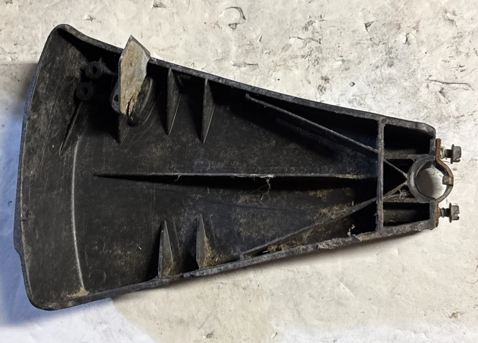 WEED EATER GTI 15T STRING TRIMMER GAURD Bin I - Image 2 of 2