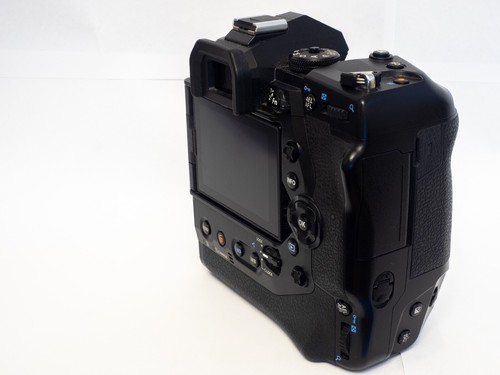 Olympus OM-D E-M1X Body – Boxed, 2x Genuine Batteries & Chargers, Excellent Cond - Picture 7 of 14