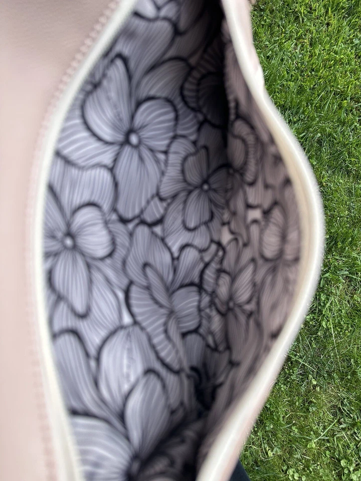 Mochila bolsa de pañales Petunia Pickle Bottom Foto 4 de 4