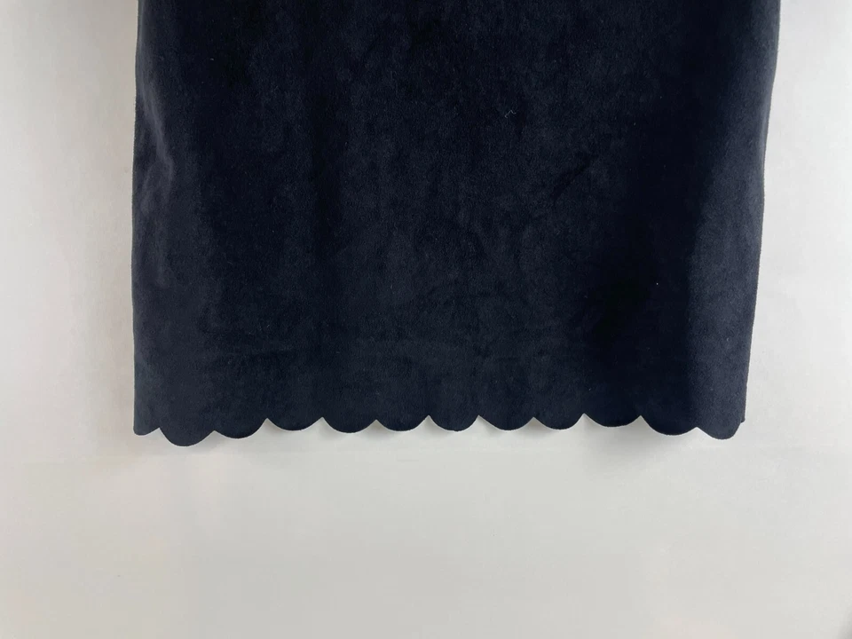 Camisa Express para mujer talla pequeña negra dobladillo festoneado imitación gamuza abertura cuello redondo Foto 4 de 4