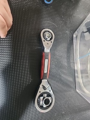 Husky 8-1 Dog Bone Ratcheting Wrench 