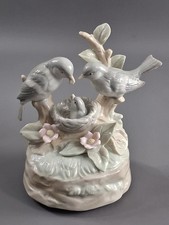 VINTAGE Spieluhr Porzellan Vogelfamilie DEKO Vitrine SAMMLER Musik Uhr Nostalgie
