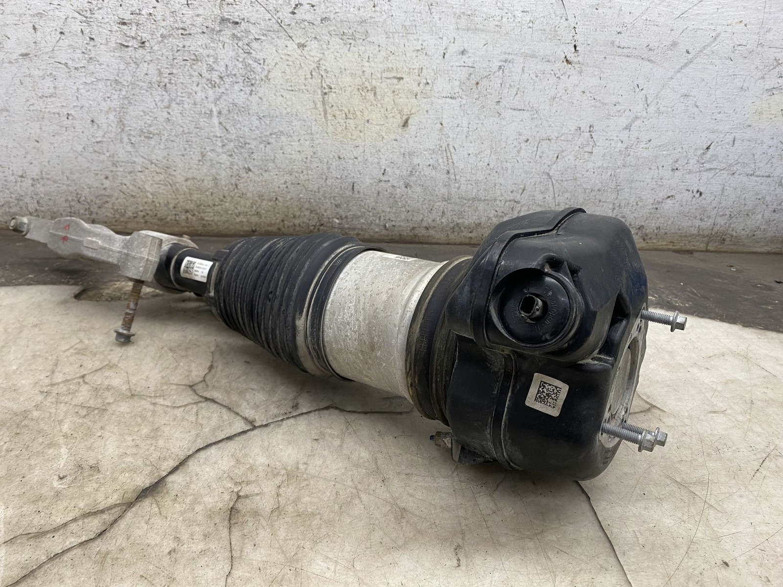 2020-2024 ASTON MARTIN DBX OEM FRONT RIGHT AIR SHOCK ABSORBER MY83-18B036-AA