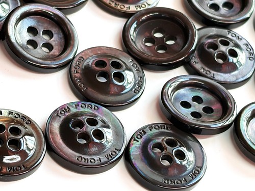 TOM FORD DARK IRIDESCENT PLASTIC 4-HOLES BUTTONS 15 MM / 0,6 IN (004)