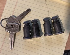 SET OF 4 GENUINE THULE LOCKING CYLINDERS AND ...