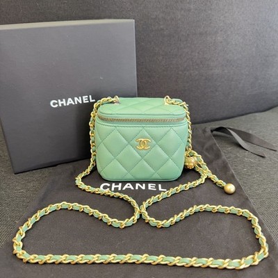 Chanel Vanity Case Lambskin Quilted Chain Crossbody Bag Shoulder Bag Green