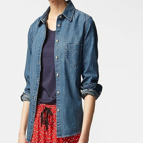 Women Uniqlo Denim Shirt 100% Cotton Size M