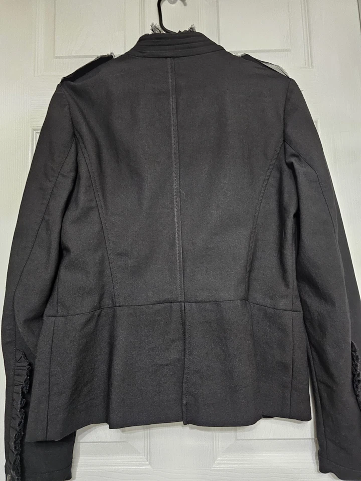 Jaqueta jeans Royal Underground feminina com babado preta tamanho grande # 352 - Imagem 4 de 4