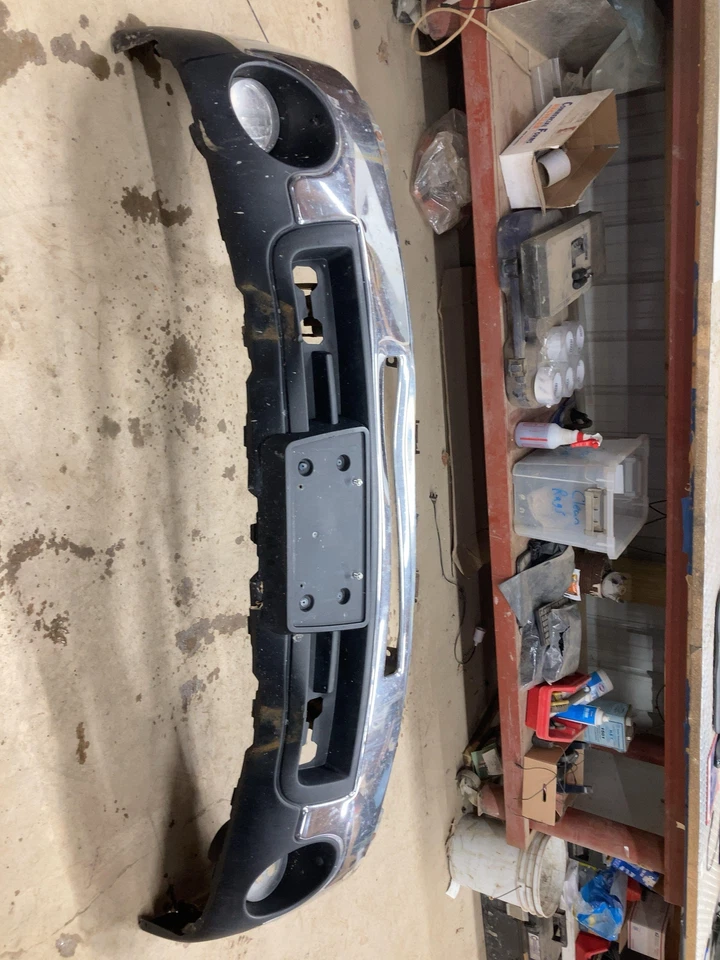 08 GMC SIERRA 2500 Front Bumper Rustly Chrome W/black Fog Lamps Foto 4 de 4