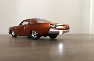 1970 PLYMOUTH ROAD RUNNER MUSCLE CAR 1:32 SCALE BRAND NEW
