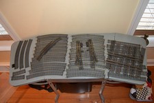 LOT OF 46 PIECES OF HO SCALE TRAIN TRACK 9" ST, RADIUS 18" 30', 2 SWITCHES MIX