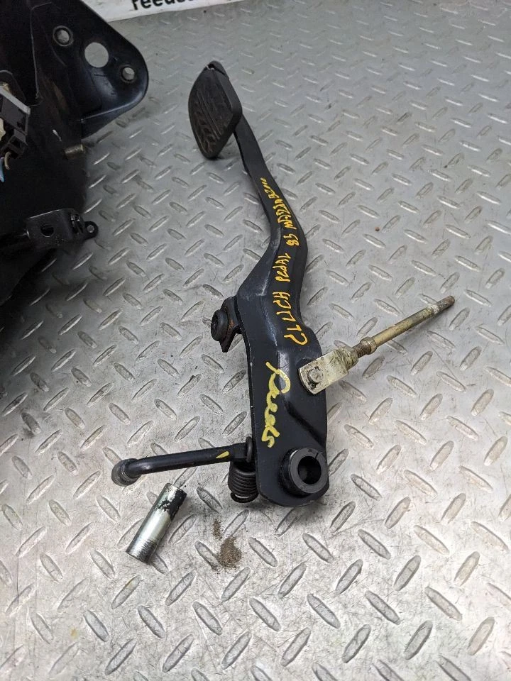 1986-1993 Mazda Truck B2000 B2200 B2600 Clutch & Brake Pedal Assembly OE 117 - Image 3 of 4