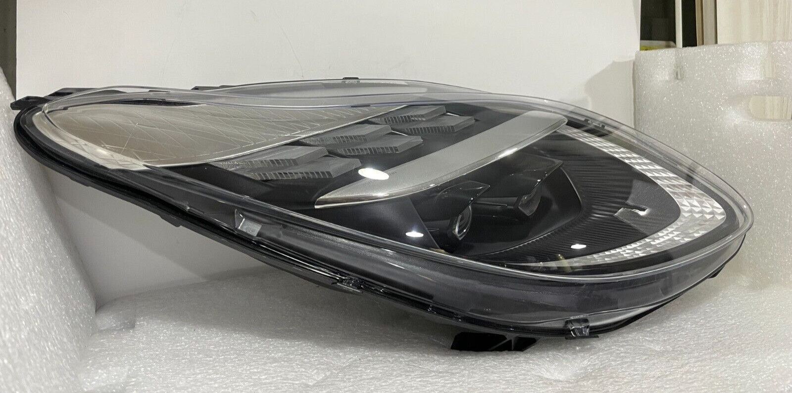 2024 ASTON MARTIN DB12 RIGHT SIDE PASSENGER SIDE LED COMPLETE HEADLIGHT OEM