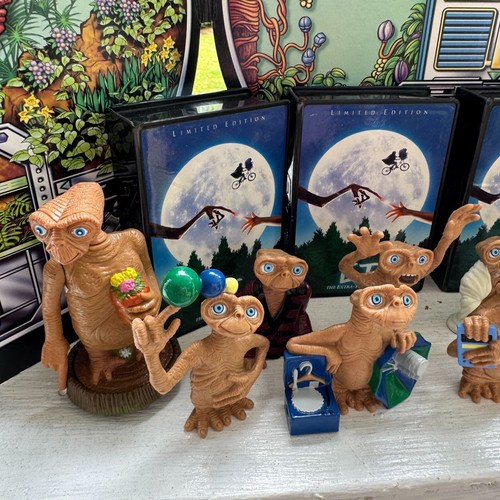 2002 Toys R Us E.T. Collectible Figurines Limited Edition Spaceship Display Set