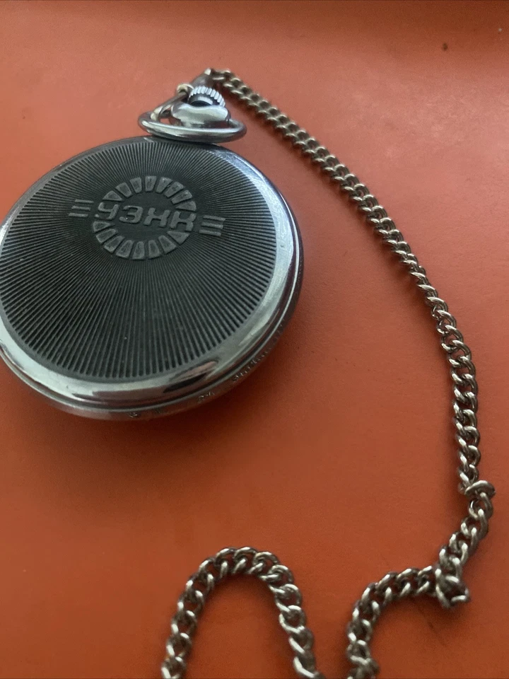 Vintage Russian Pocket Watch MOLNIYA  PRISTINE Cond RUNS / WINDS / TICKS - Image 2 of 4