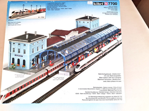 ESTACIÓN DE HOLZKIRCHEN CON DOS ANDENES, SIN CONSTRUIR KIBRI N 7700 (I689) | Zustand: Nuevo