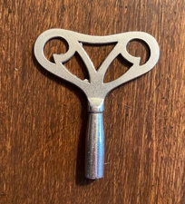 ORNATE VINTAGE CLOCK / TOY WIND-UP KEY - Square Hole