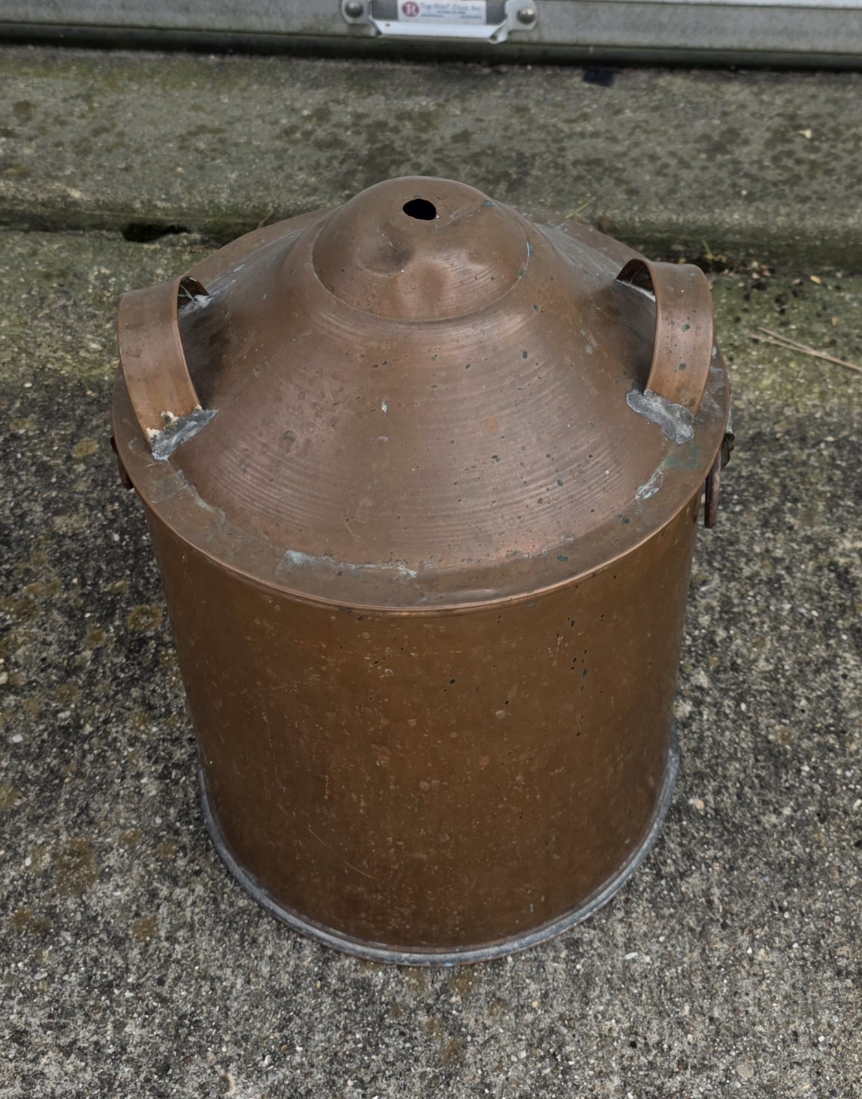 COPPER POT WITH LID ACCESSORY TO AN OLD STILL