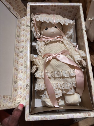 PRECIOUS MOMENTS VINTAGE 1984 PORCELAIN DOLL KRISTY E2851 New In Open Box