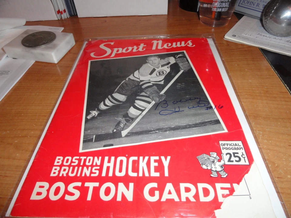 BOBBY HULL SIGNED PROGRAM 1ST GAME AT BOSTON GARDEN October 12, 1957 - Image 2 of 4