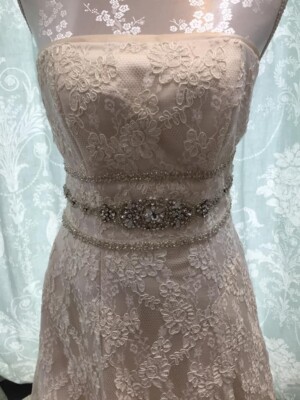 Neu maßgeschneidert handgefertigt Kristall Perlen feine italienische Spitze Brautkleid verstellbar