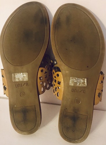 Unisa Lunaa Beige Faux Leather Perforated Flip Flops Size 7.5M - Picture 11 of 11
