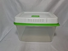 Rubbermaid FreshWorks Produce Saver Fresh Vent Large 17.3 Cups 4.1 L