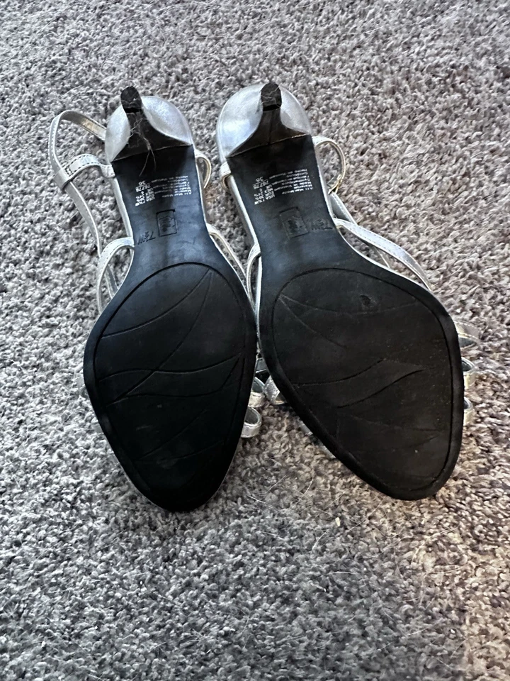 Fioni Night Women’s Silver Back Strap Kitten Heels, Open Toe Sz 7.5 - Image 3 of 4